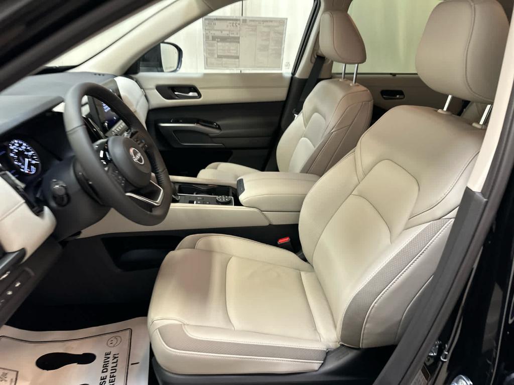 new 2025 Nissan Pathfinder car, priced at $44,086