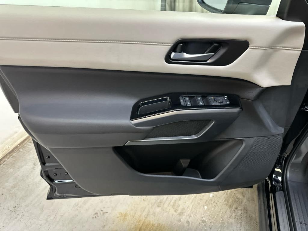 new 2025 Nissan Pathfinder car, priced at $44,086
