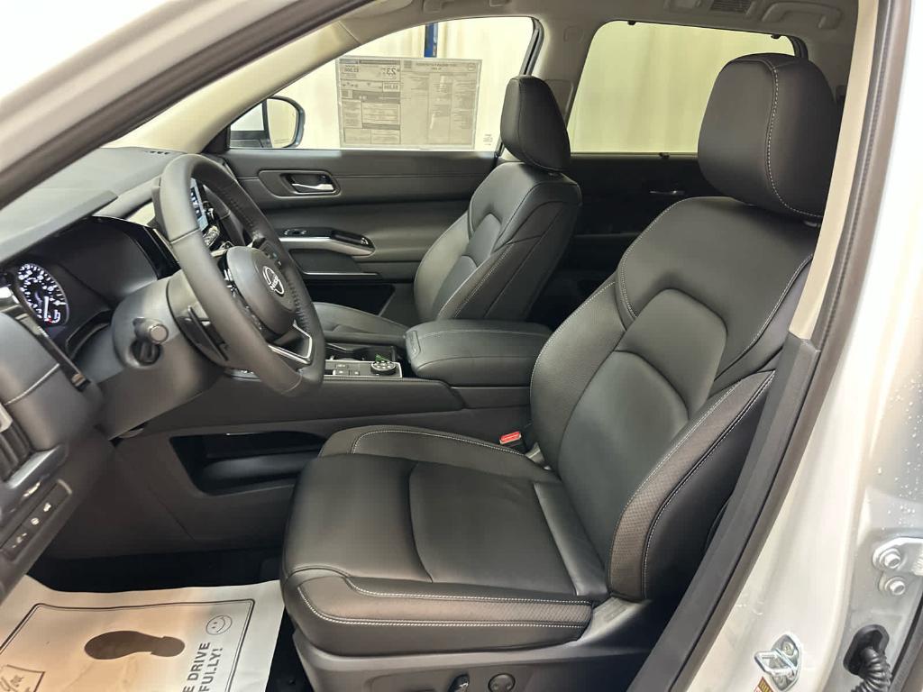 new 2025 Nissan Pathfinder car, priced at $44,882