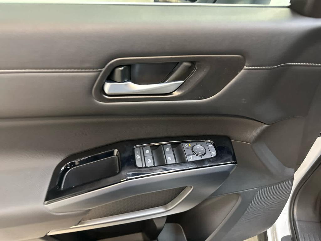 new 2025 Nissan Pathfinder car, priced at $44,882