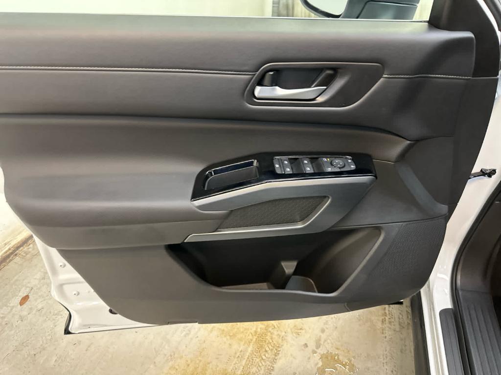 new 2025 Nissan Pathfinder car, priced at $44,882