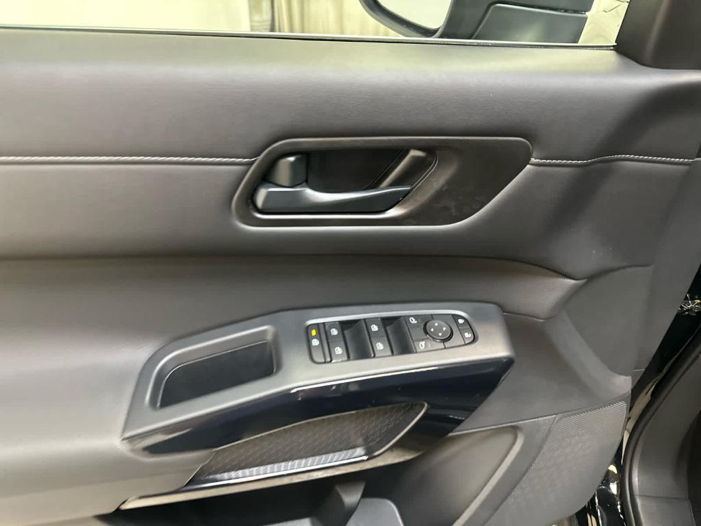 new 2025 Nissan Pathfinder car, priced at $41,467