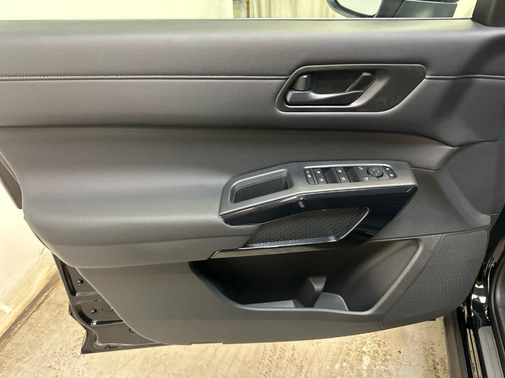 new 2025 Nissan Pathfinder car, priced at $41,467