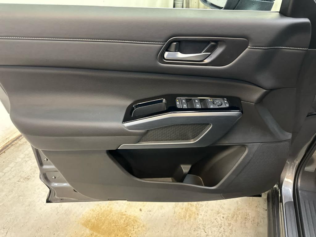 new 2025 Nissan Pathfinder car, priced at $46,949