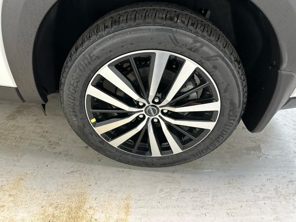 new 2025 Nissan Pathfinder car, priced at $54,010