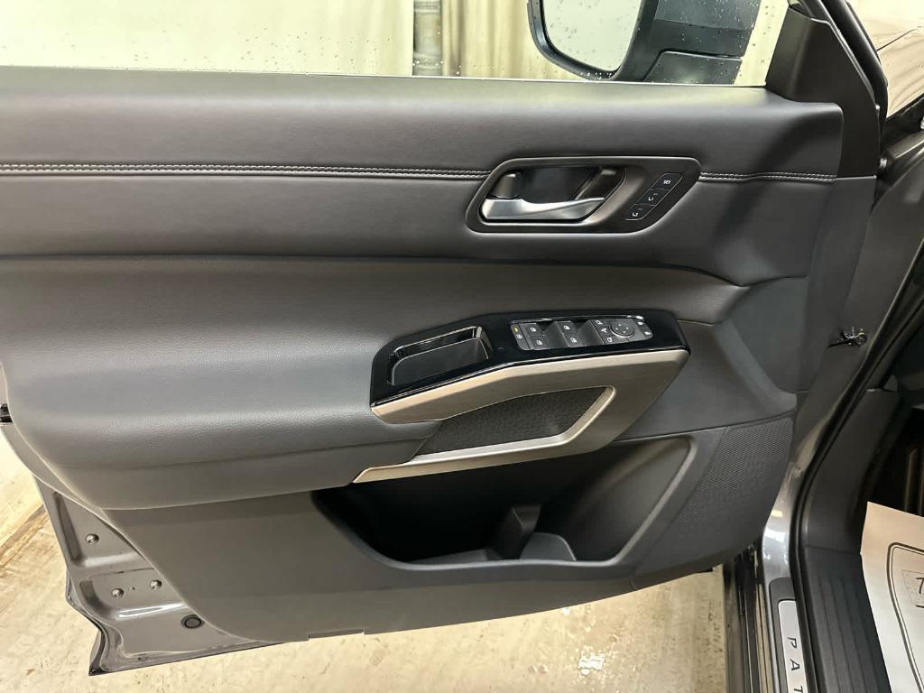 new 2025 Nissan Pathfinder car, priced at $50,867