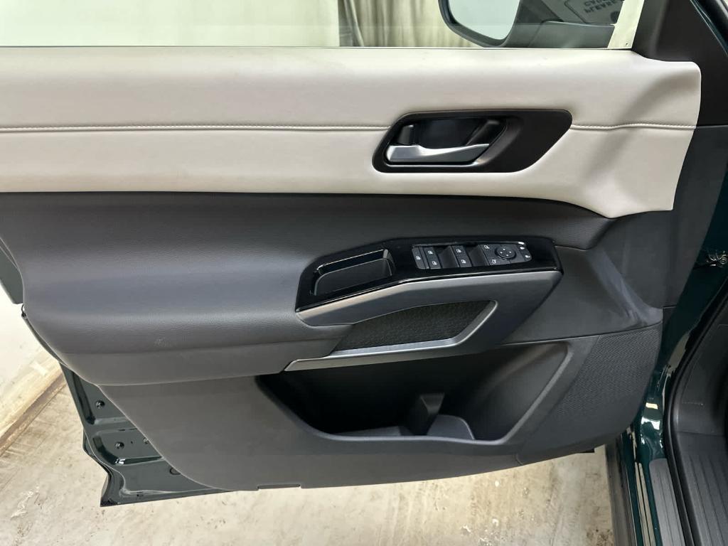 new 2025 Nissan Pathfinder car, priced at $44,086