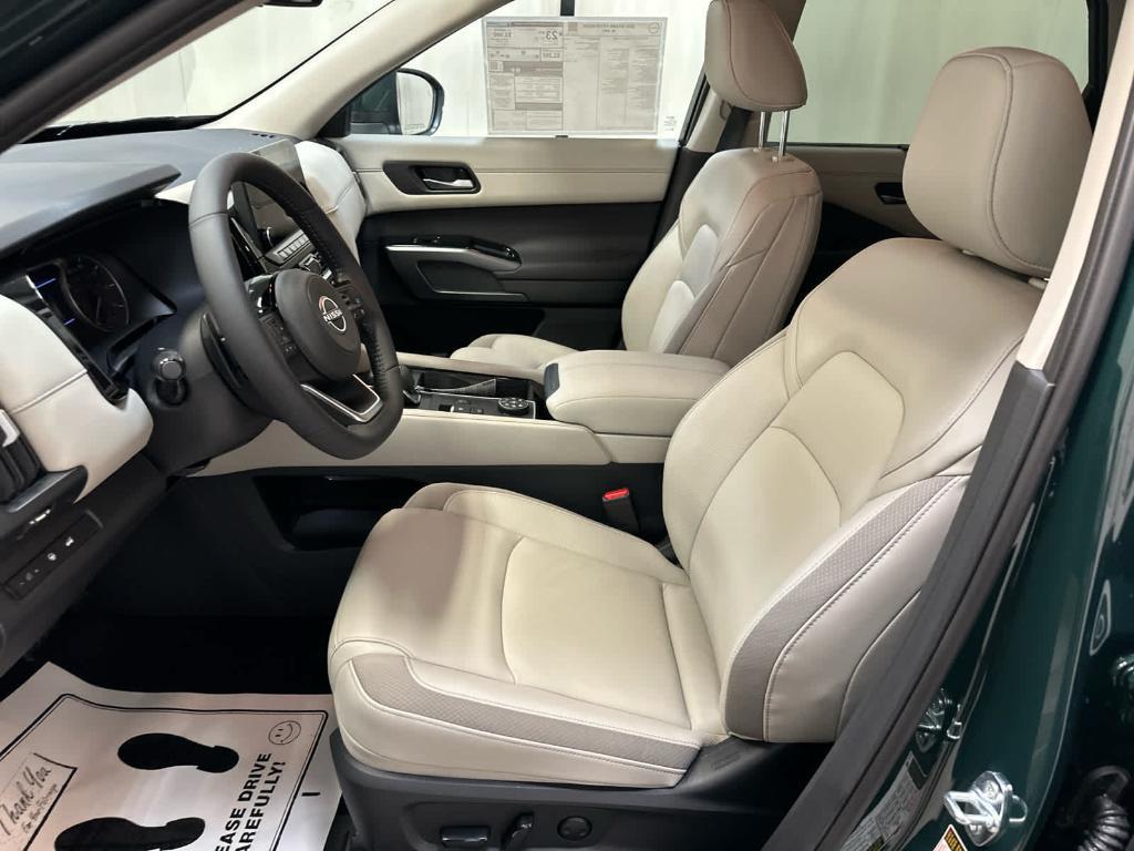 new 2025 Nissan Pathfinder car, priced at $44,086