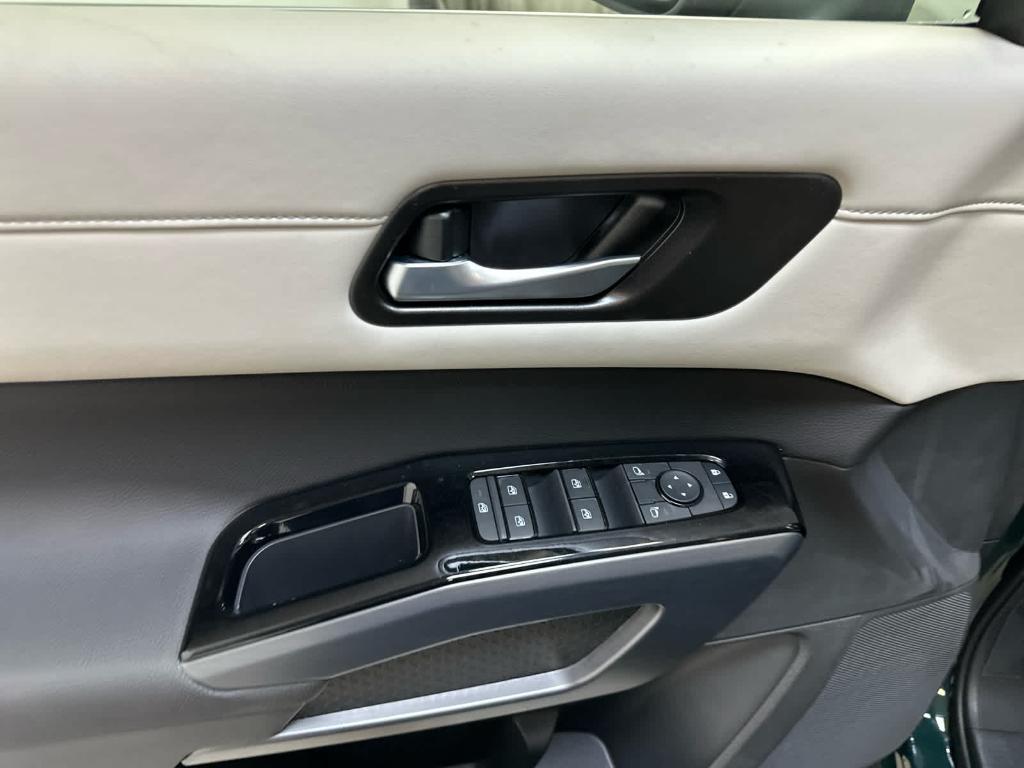 new 2025 Nissan Pathfinder car, priced at $44,086
