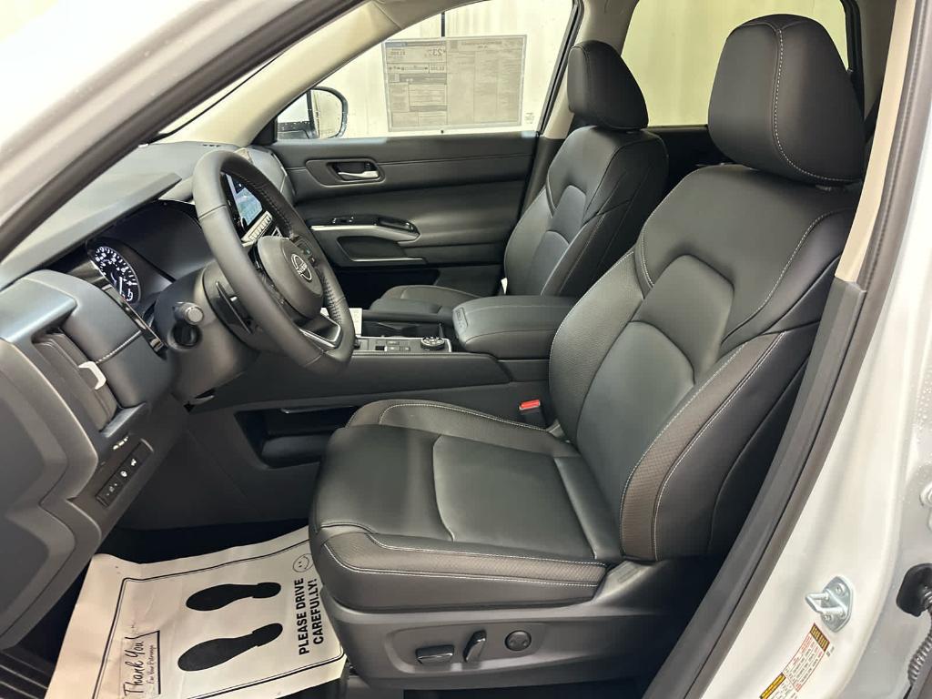 new 2025 Nissan Pathfinder car, priced at $45,083