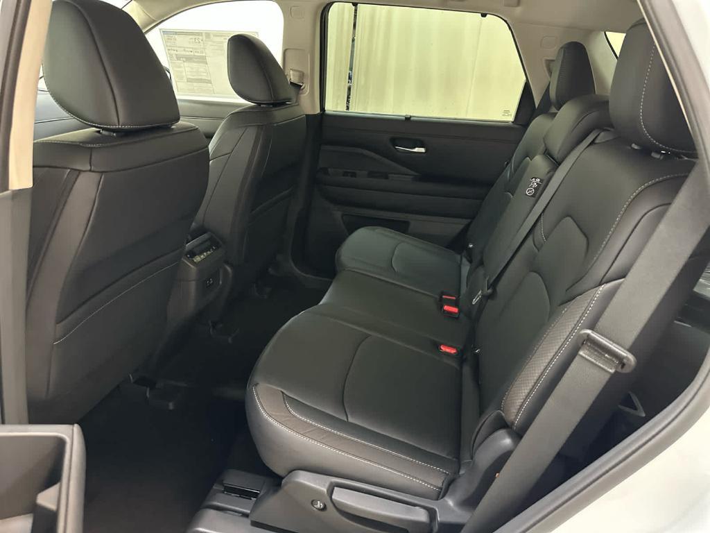 new 2025 Nissan Pathfinder car, priced at $45,083