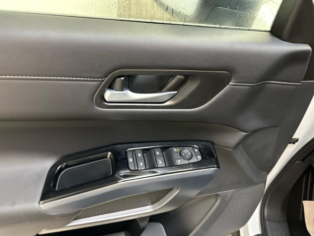 new 2025 Nissan Pathfinder car, priced at $45,083