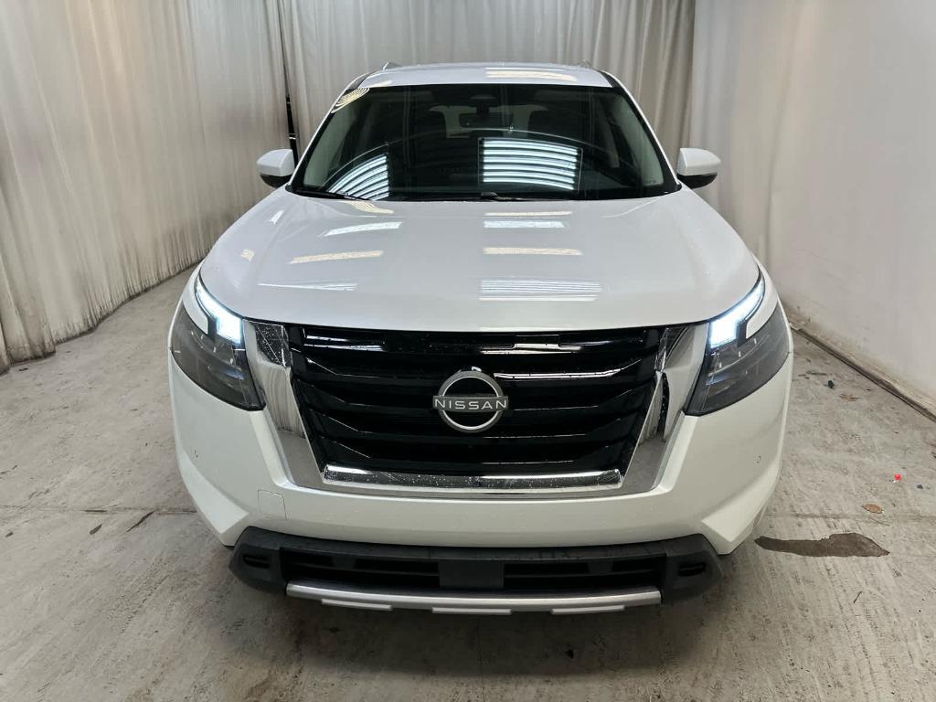 new 2025 Nissan Pathfinder car, priced at $45,083