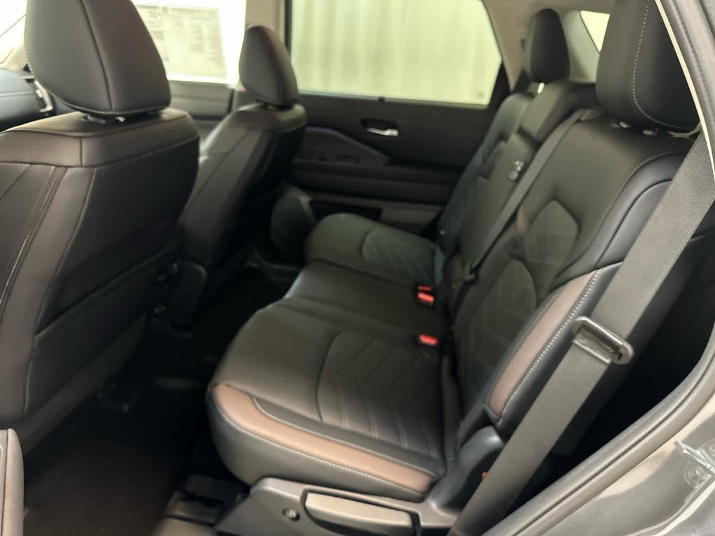 new 2025 Nissan Pathfinder car, priced at $50,268