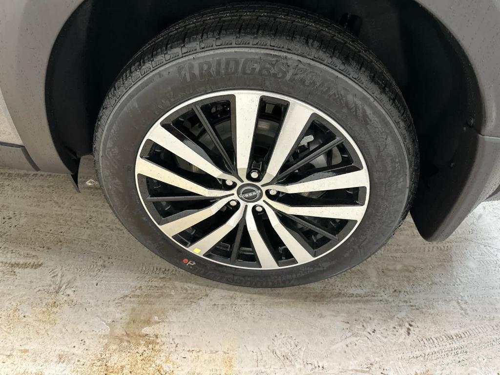 new 2025 Nissan Pathfinder car, priced at $50,268