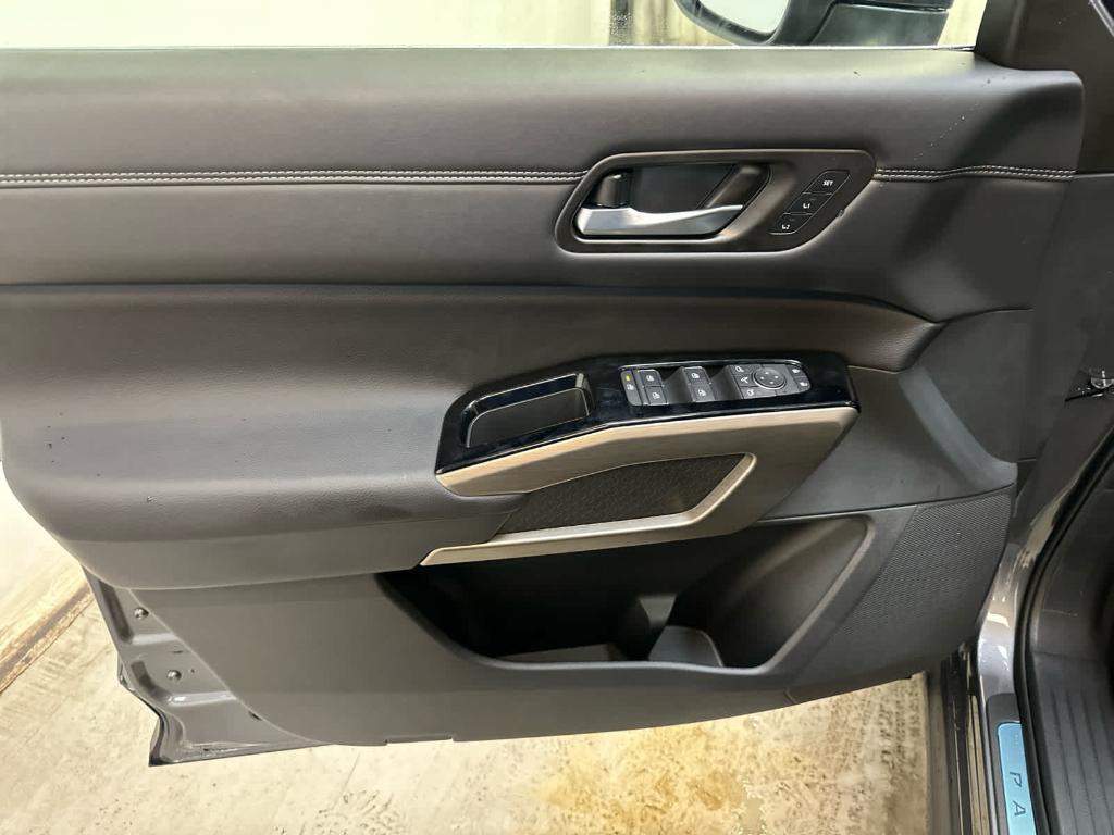 new 2025 Nissan Pathfinder car, priced at $50,268