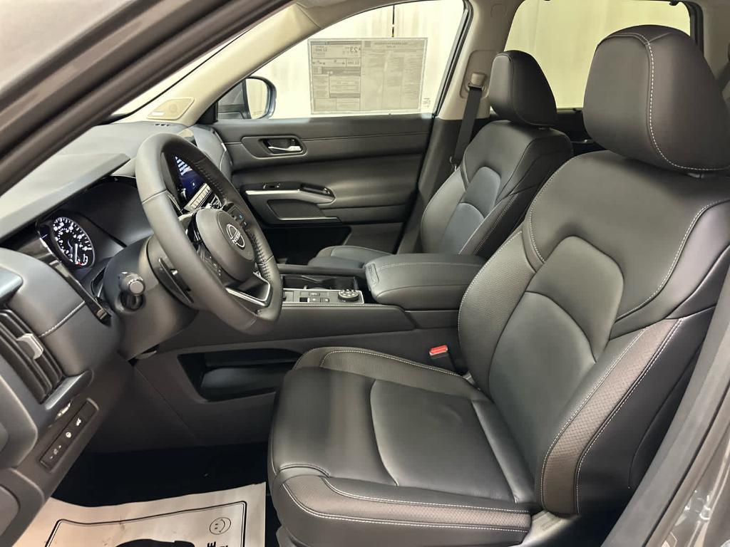 new 2025 Nissan Pathfinder car, priced at $46,631