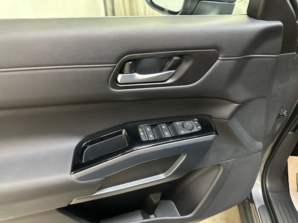 new 2025 Nissan Pathfinder car, priced at $46,631
