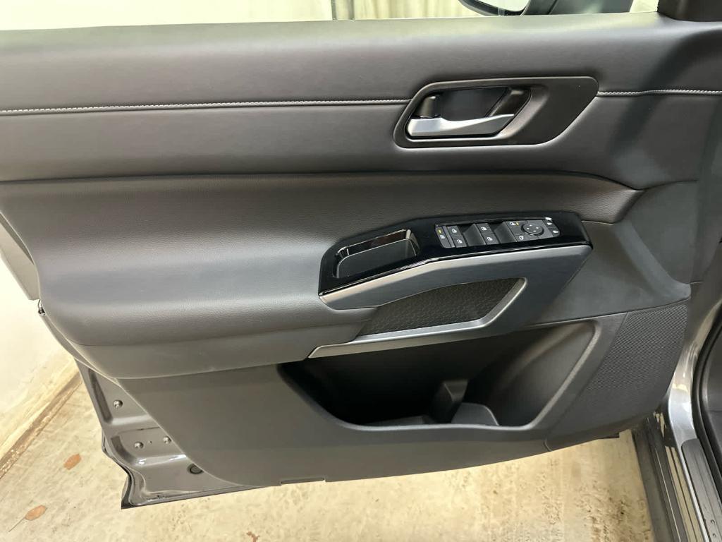 new 2025 Nissan Pathfinder car, priced at $46,631