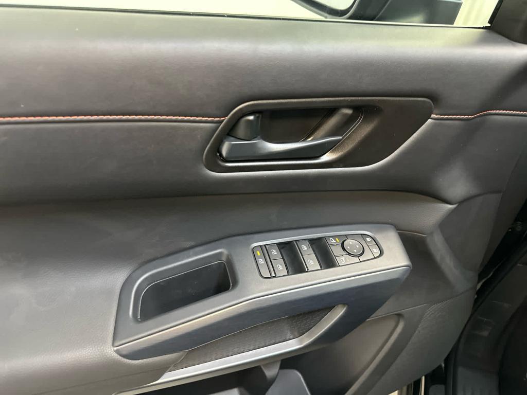 new 2025 Nissan Pathfinder car, priced at $43,960