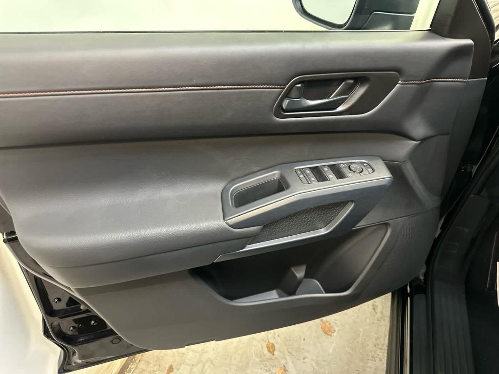 new 2025 Nissan Pathfinder car, priced at $43,960