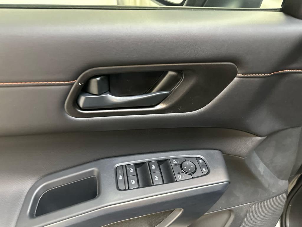 new 2025 Nissan Pathfinder car, priced at $43,678