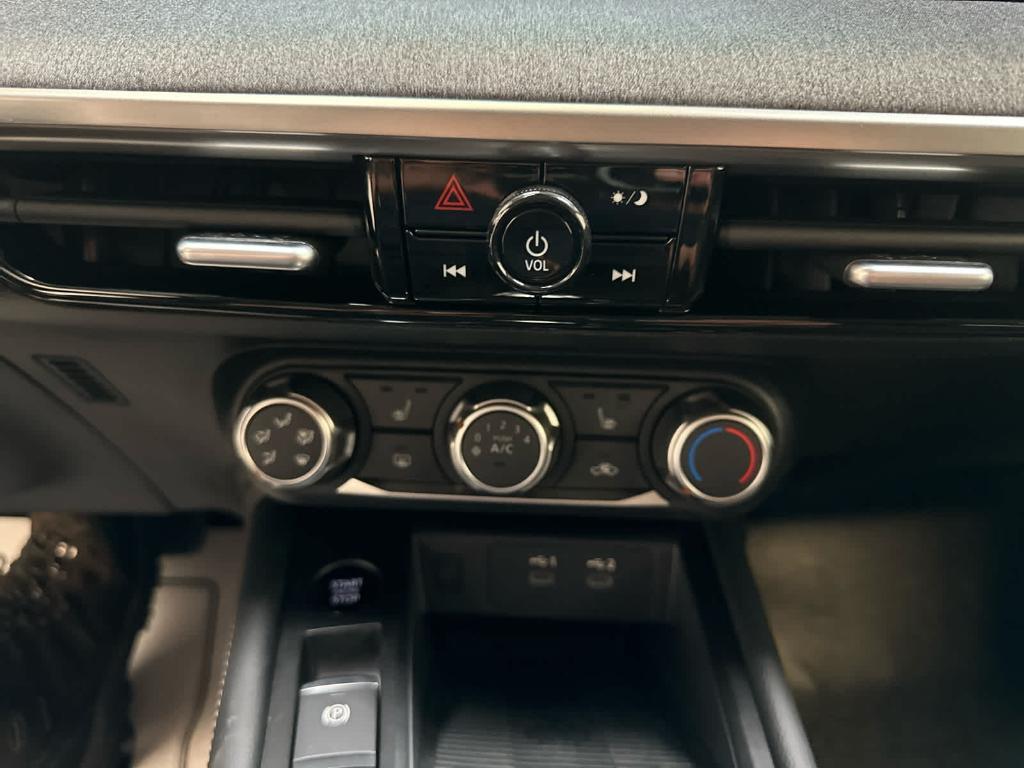 new 2025 Nissan Kicks car, priced at $27,221