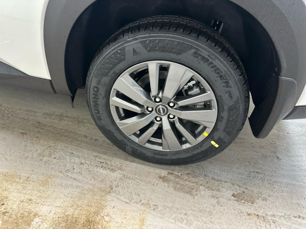 new 2025 Nissan Pathfinder car, priced at $43,861