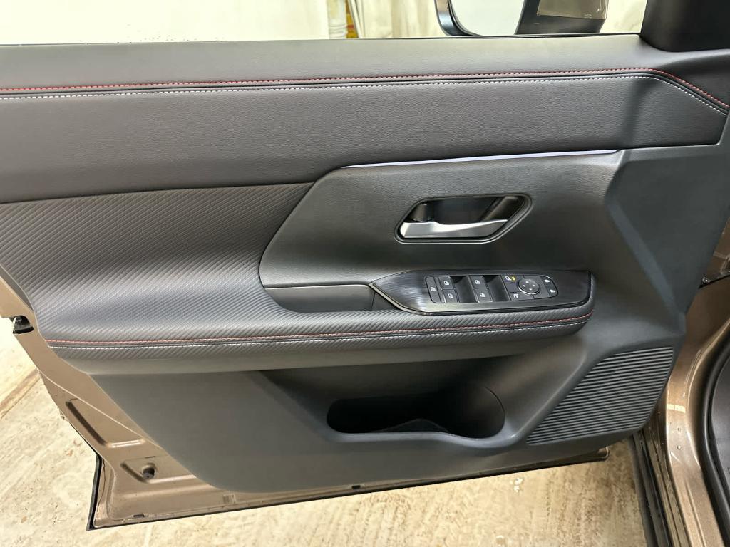 new 2025 Nissan Kicks car, priced at $29,530