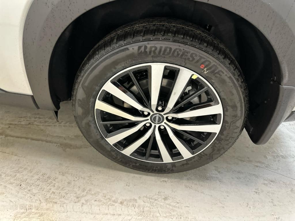 new 2025 Nissan Pathfinder car, priced at $50,622