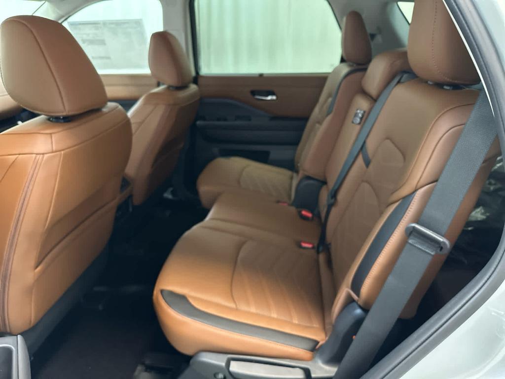 new 2025 Nissan Pathfinder car, priced at $50,622