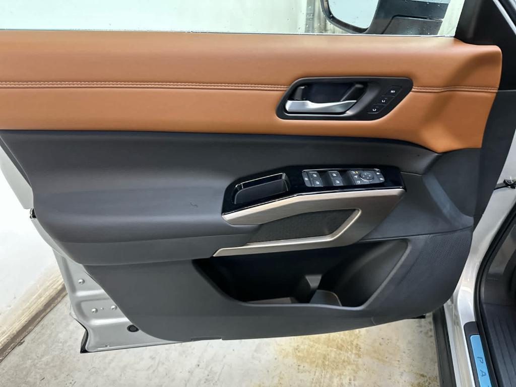 new 2025 Nissan Pathfinder car, priced at $50,622