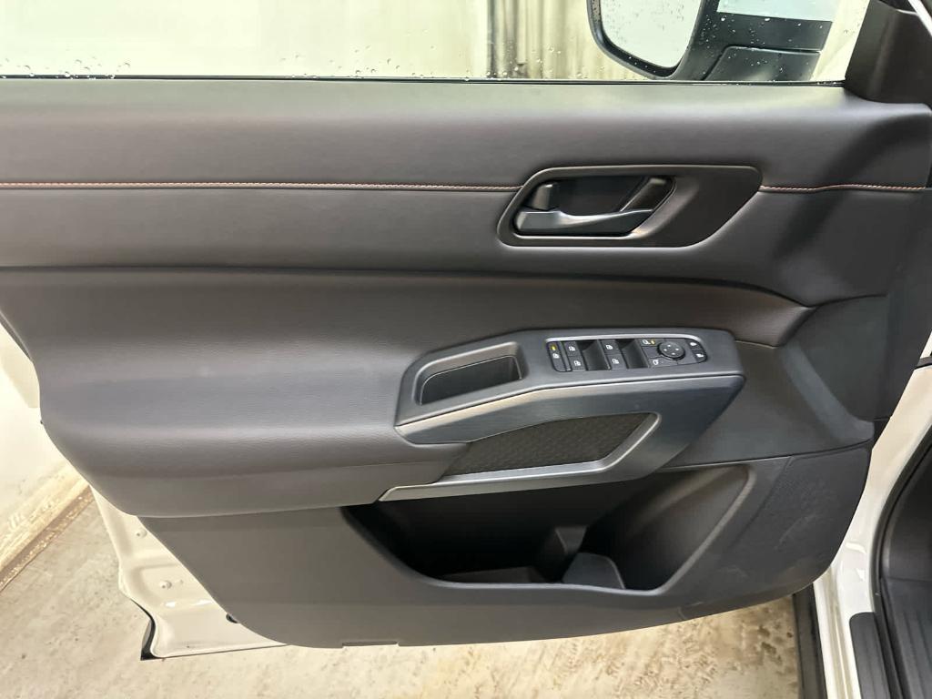 new 2025 Nissan Pathfinder car, priced at $44,248