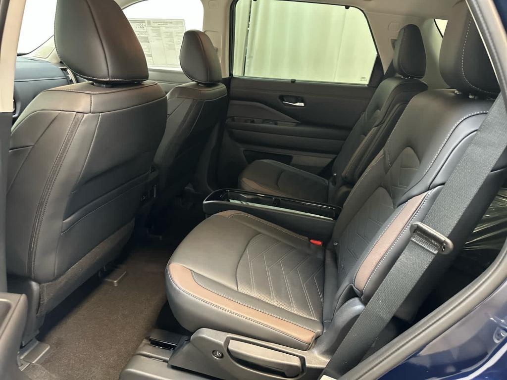 new 2025 Nissan Pathfinder car, priced at $51,952