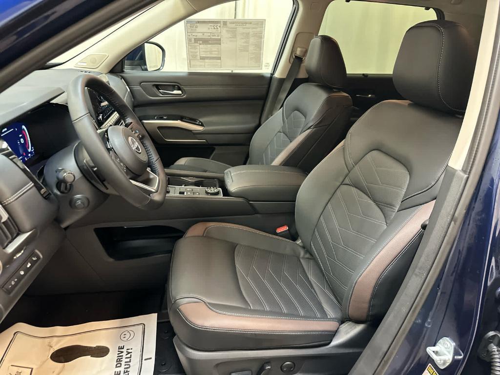 new 2025 Nissan Pathfinder car, priced at $51,952