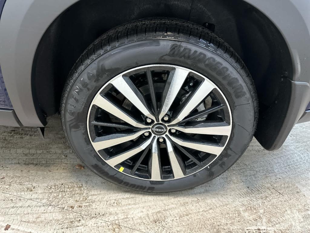 new 2025 Nissan Pathfinder car, priced at $51,952