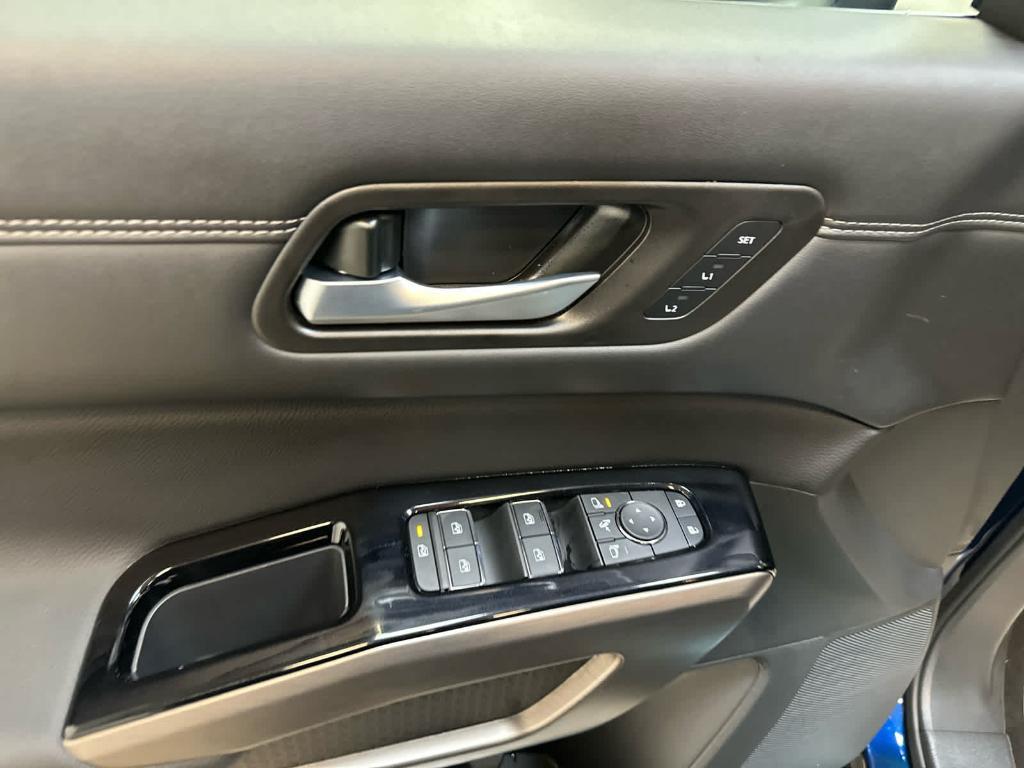 new 2025 Nissan Pathfinder car, priced at $51,952