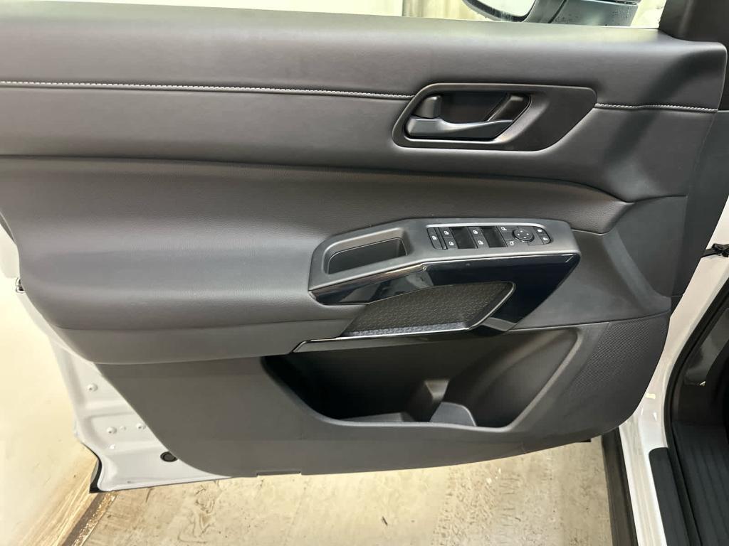 new 2025 Nissan Pathfinder car, priced at $42,284