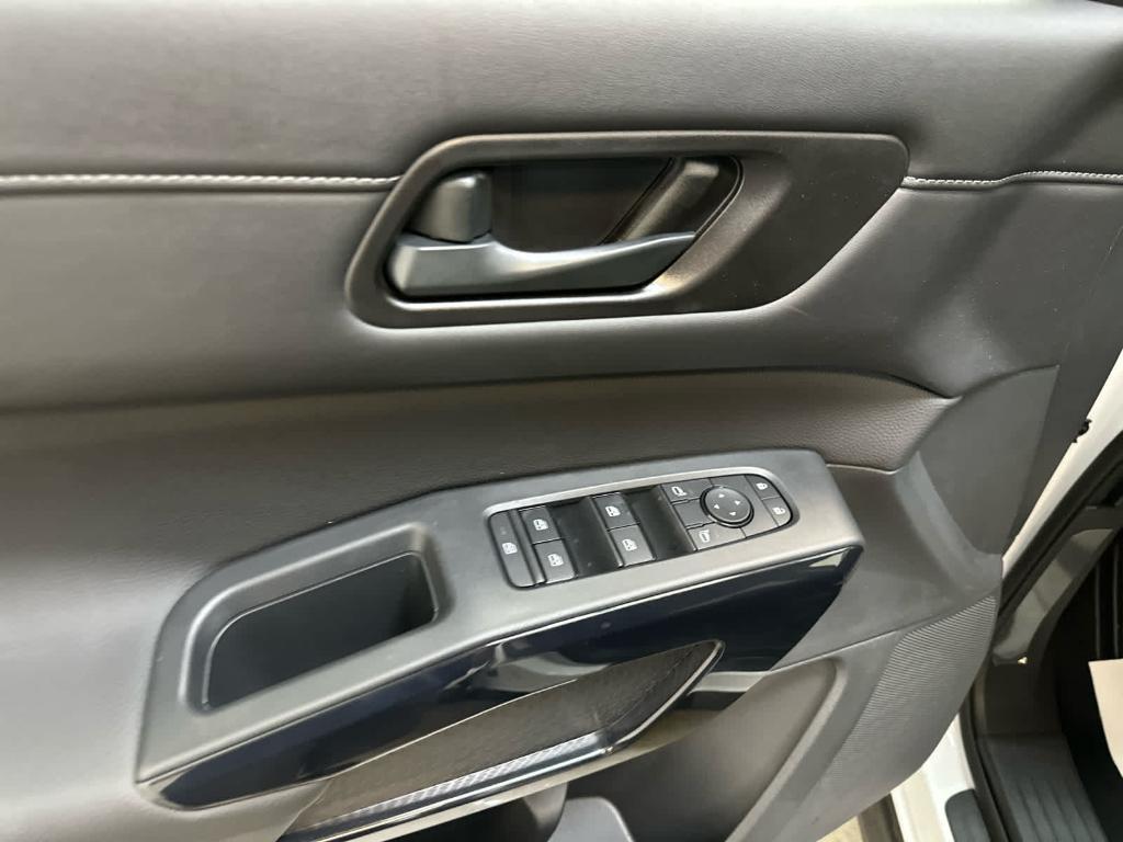 new 2025 Nissan Pathfinder car, priced at $42,284