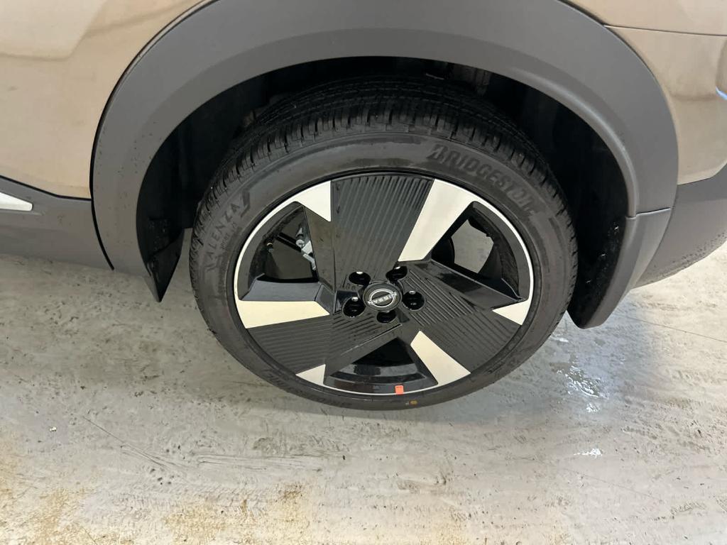 new 2025 Nissan Kicks car, priced at $30,936