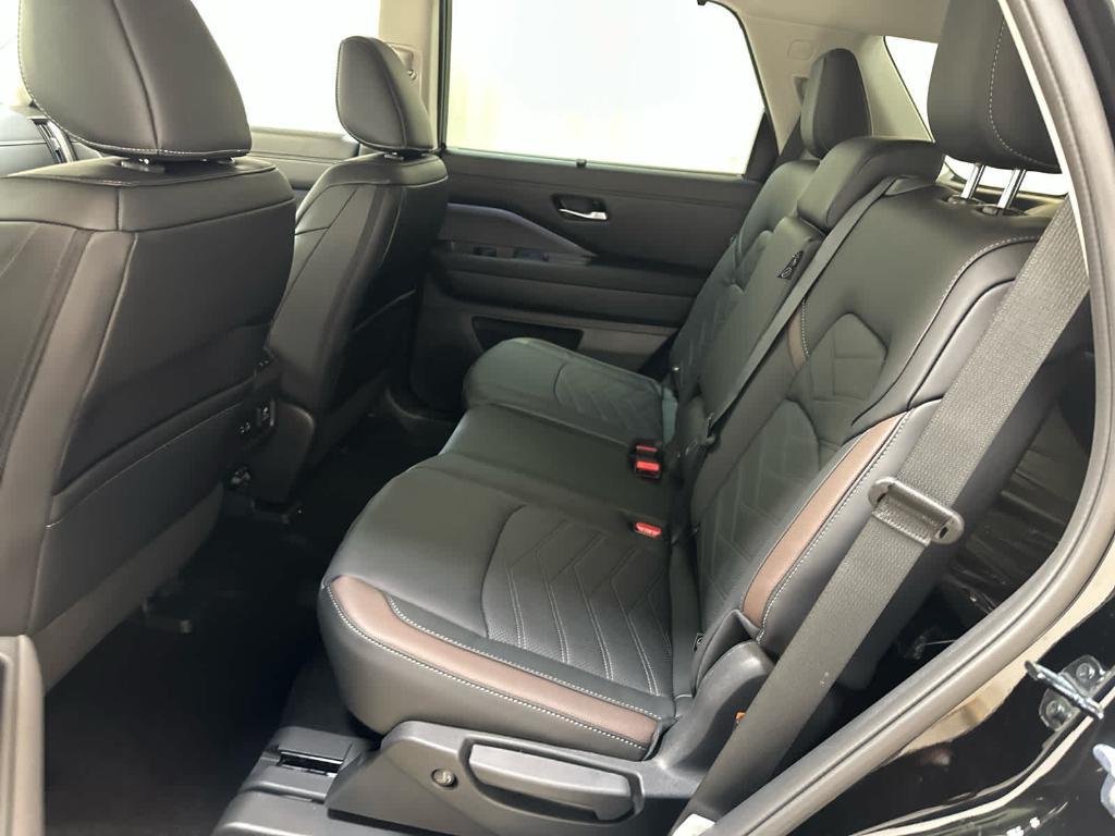 new 2025 Nissan Pathfinder car, priced at $51,058
