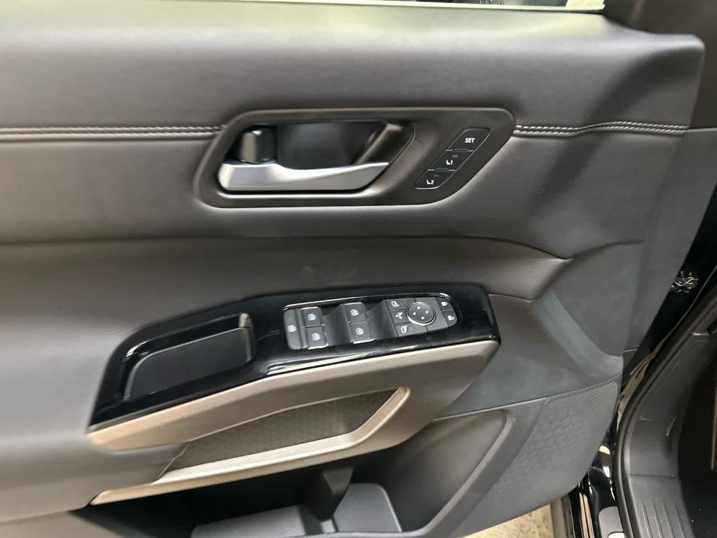 new 2025 Nissan Pathfinder car, priced at $51,058
