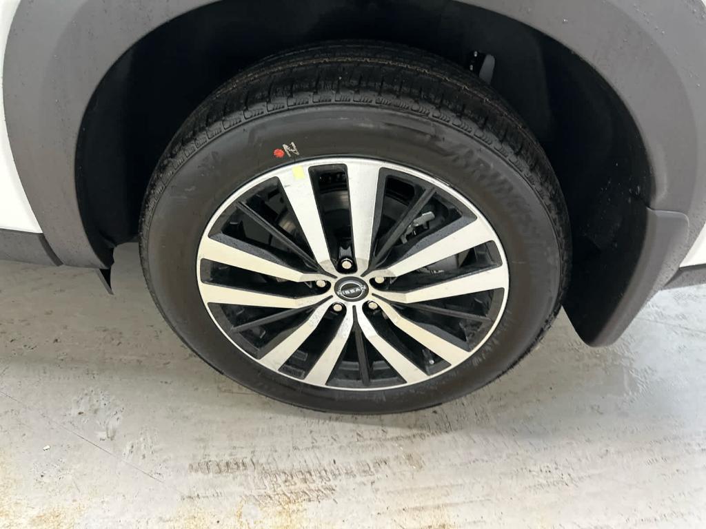 new 2025 Nissan Pathfinder car, priced at $51,022