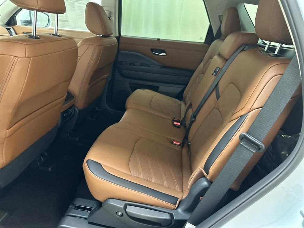 new 2025 Nissan Pathfinder car, priced at $51,022