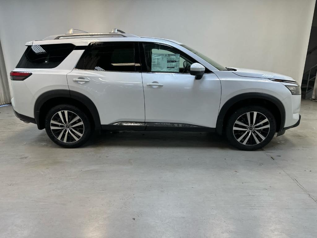 new 2025 Nissan Pathfinder car, priced at $51,022