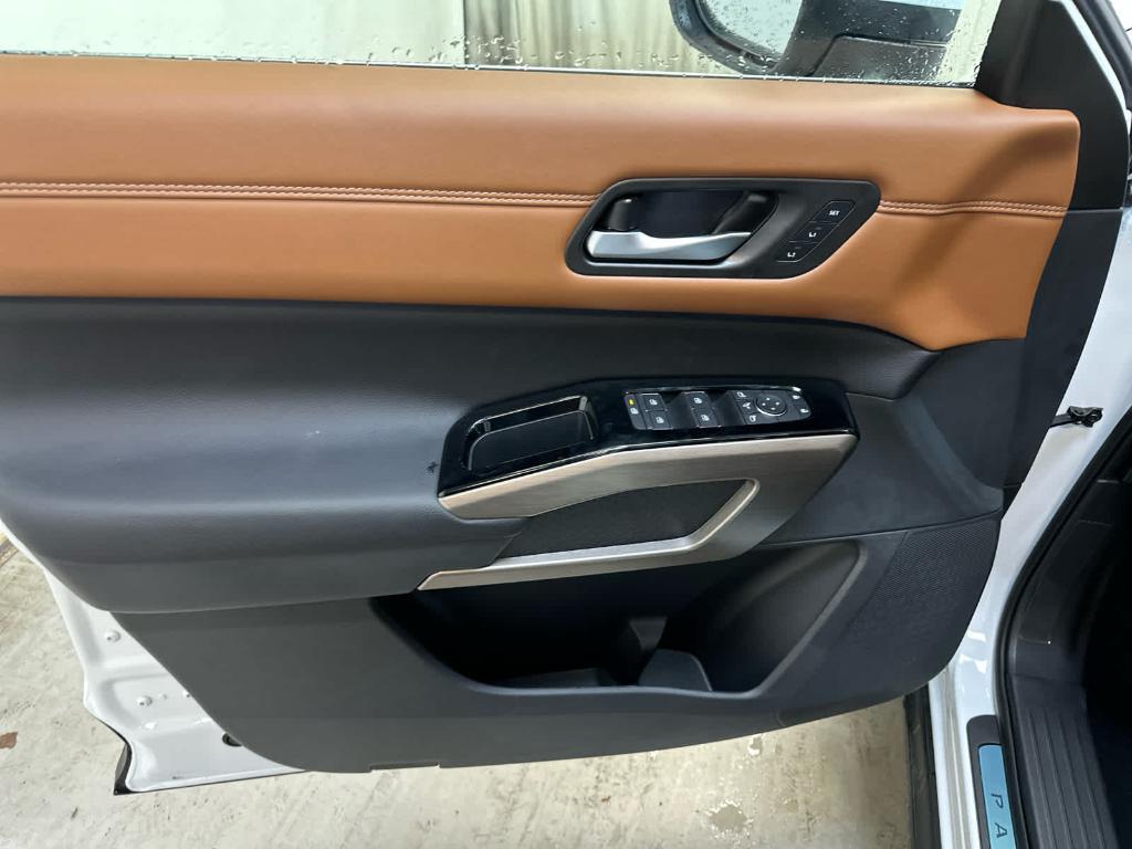 new 2025 Nissan Pathfinder car, priced at $51,022