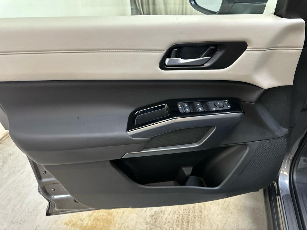 new 2025 Nissan Pathfinder car, priced at $44,086