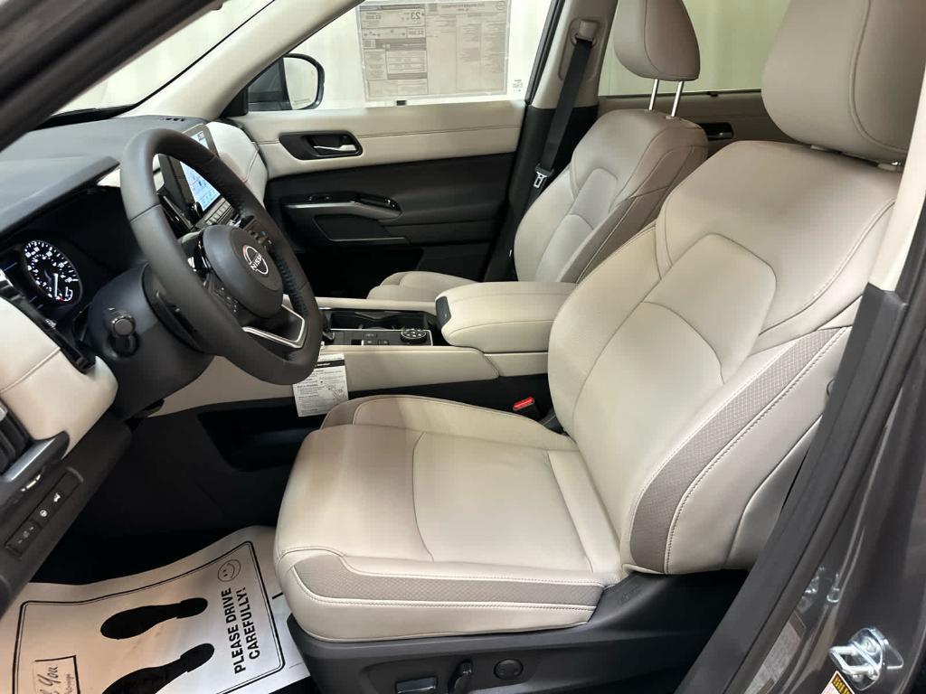 new 2025 Nissan Pathfinder car, priced at $44,086