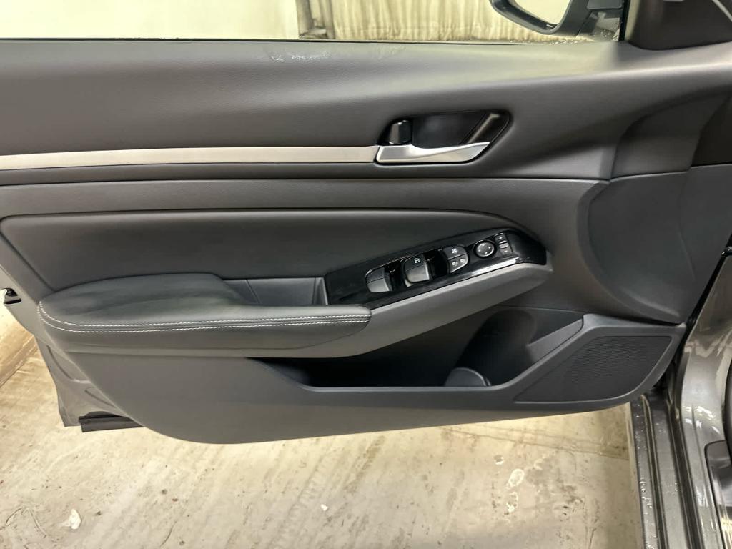 new 2025 Nissan Altima car, priced at $34,608