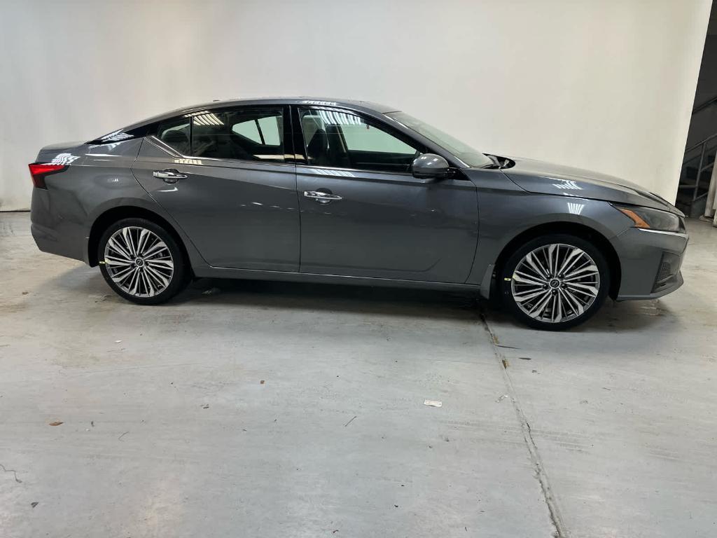 new 2025 Nissan Altima car, priced at $34,608